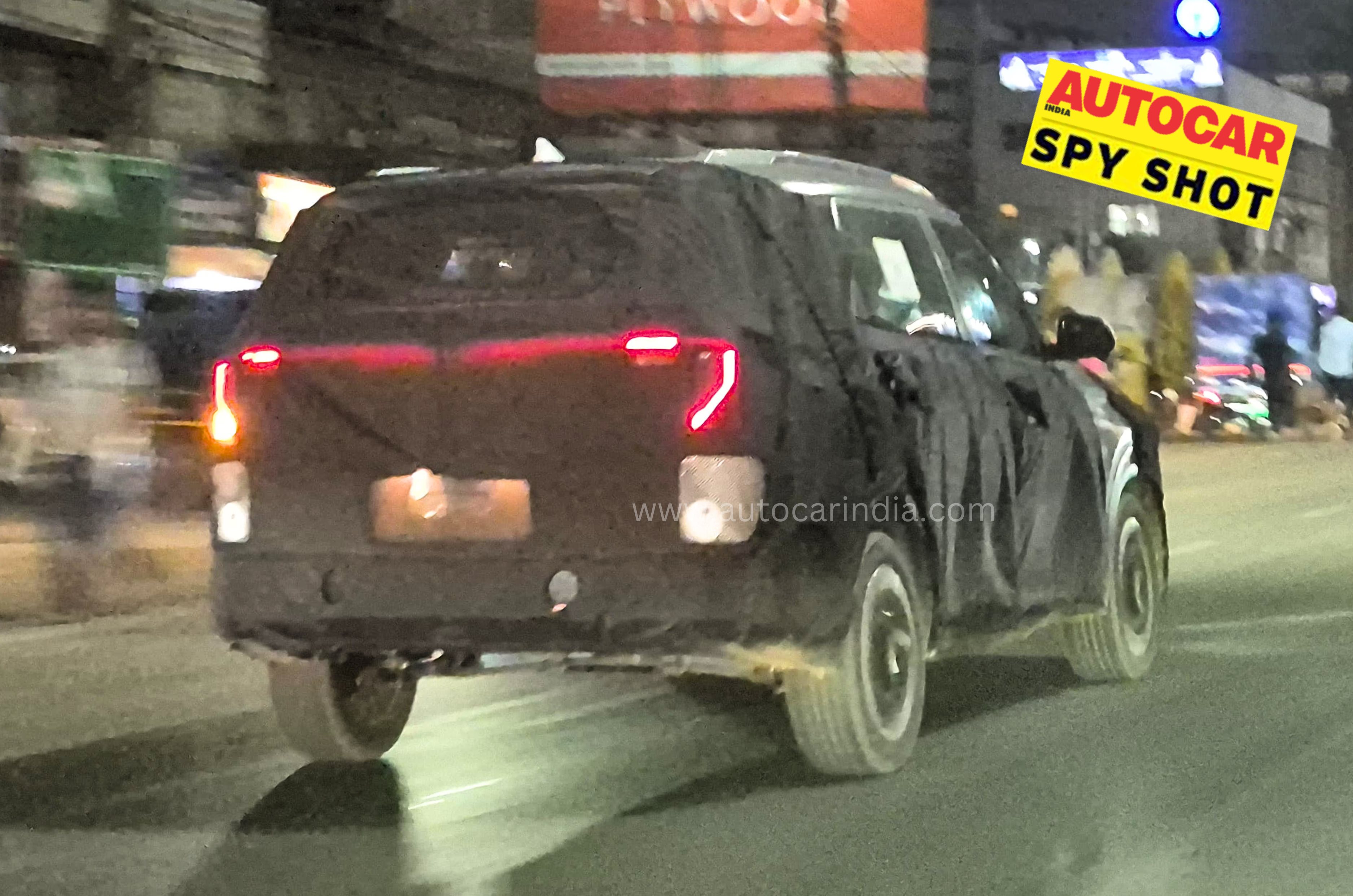 Kia Carens EV spy shot clearly shows different suspension setup and no exhaust. 