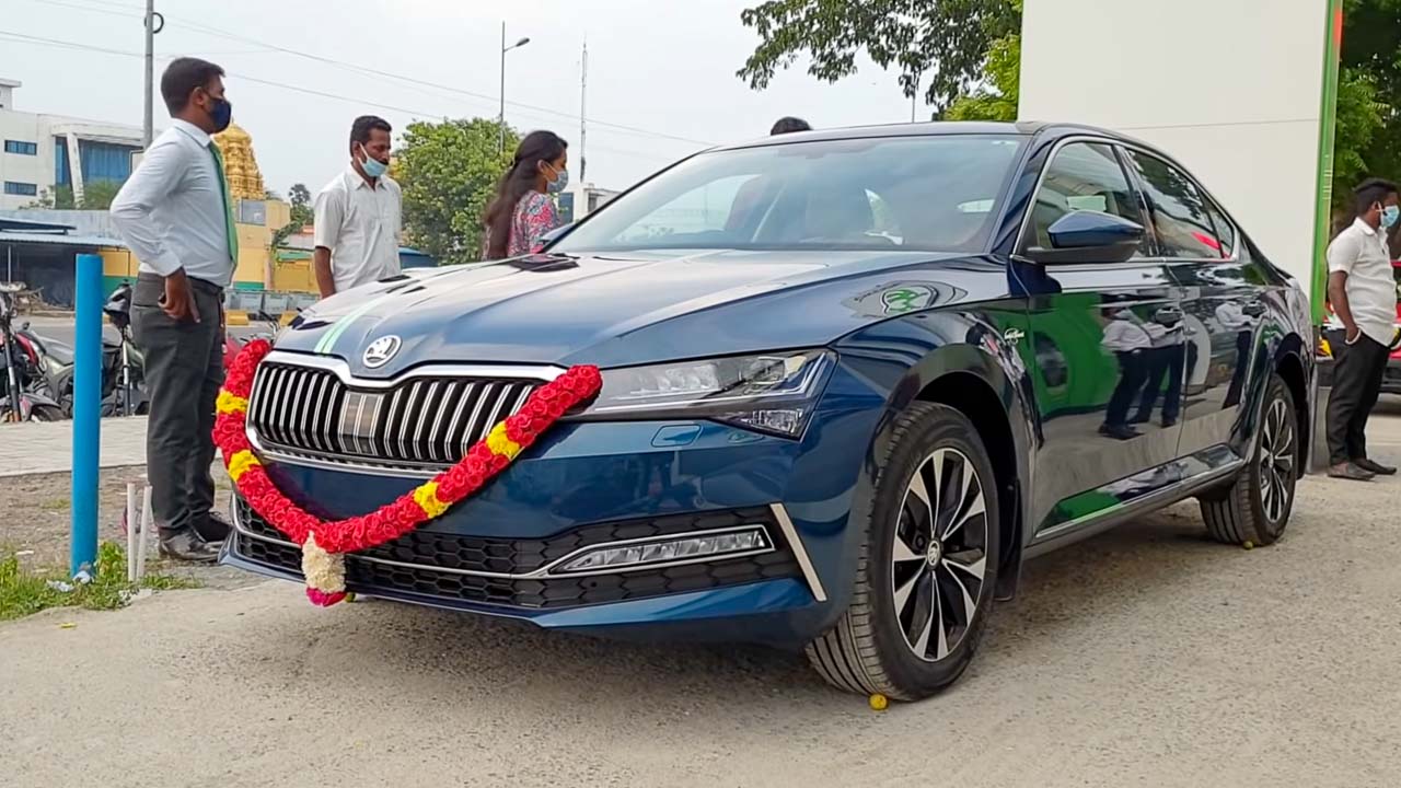 Imported Skoda Superb Sedan Gets Over Rs 18 Lakh In Discounts