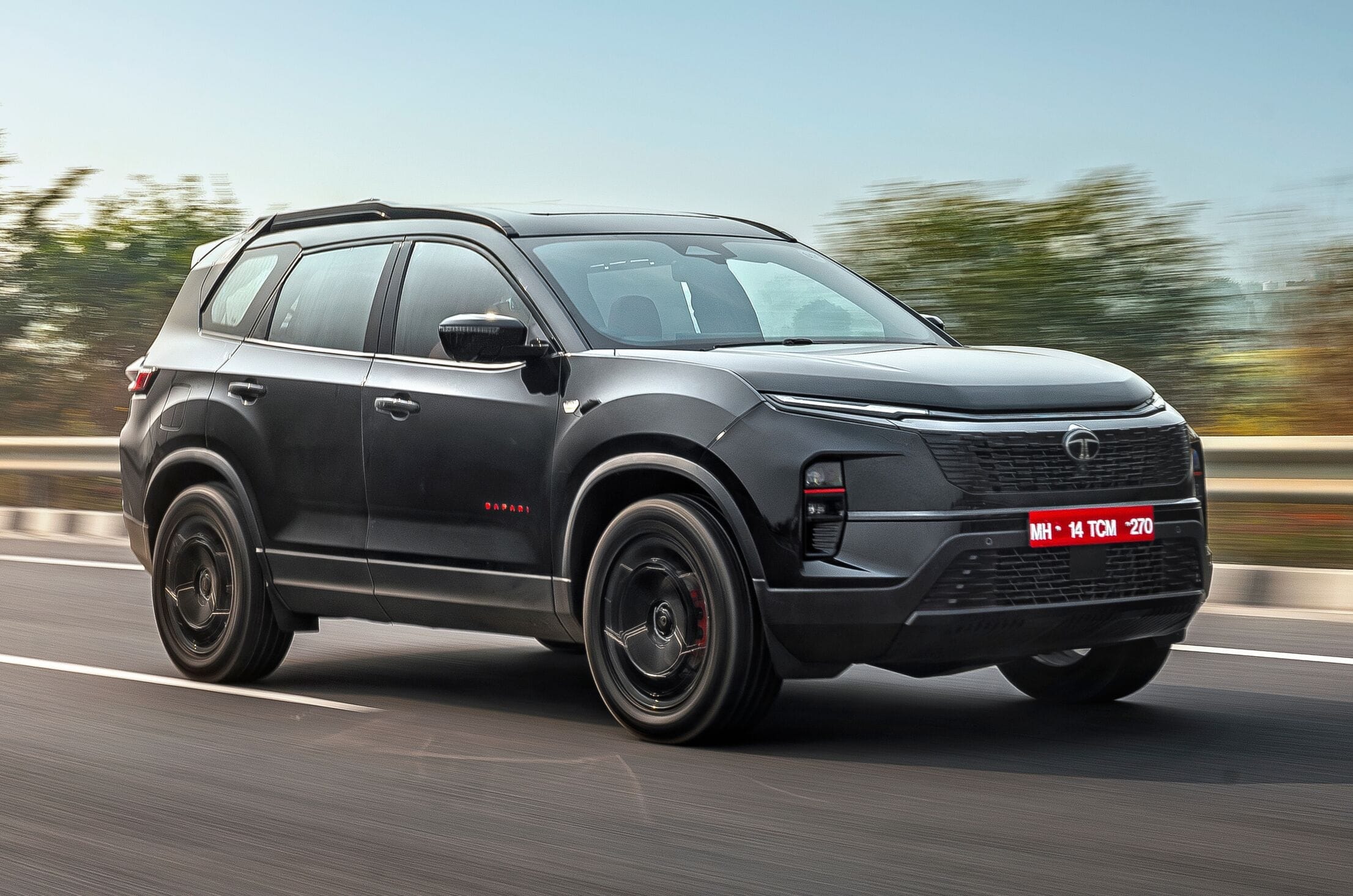 Tata Safari petrol: 3 reasons to choose and 2 reasons not to