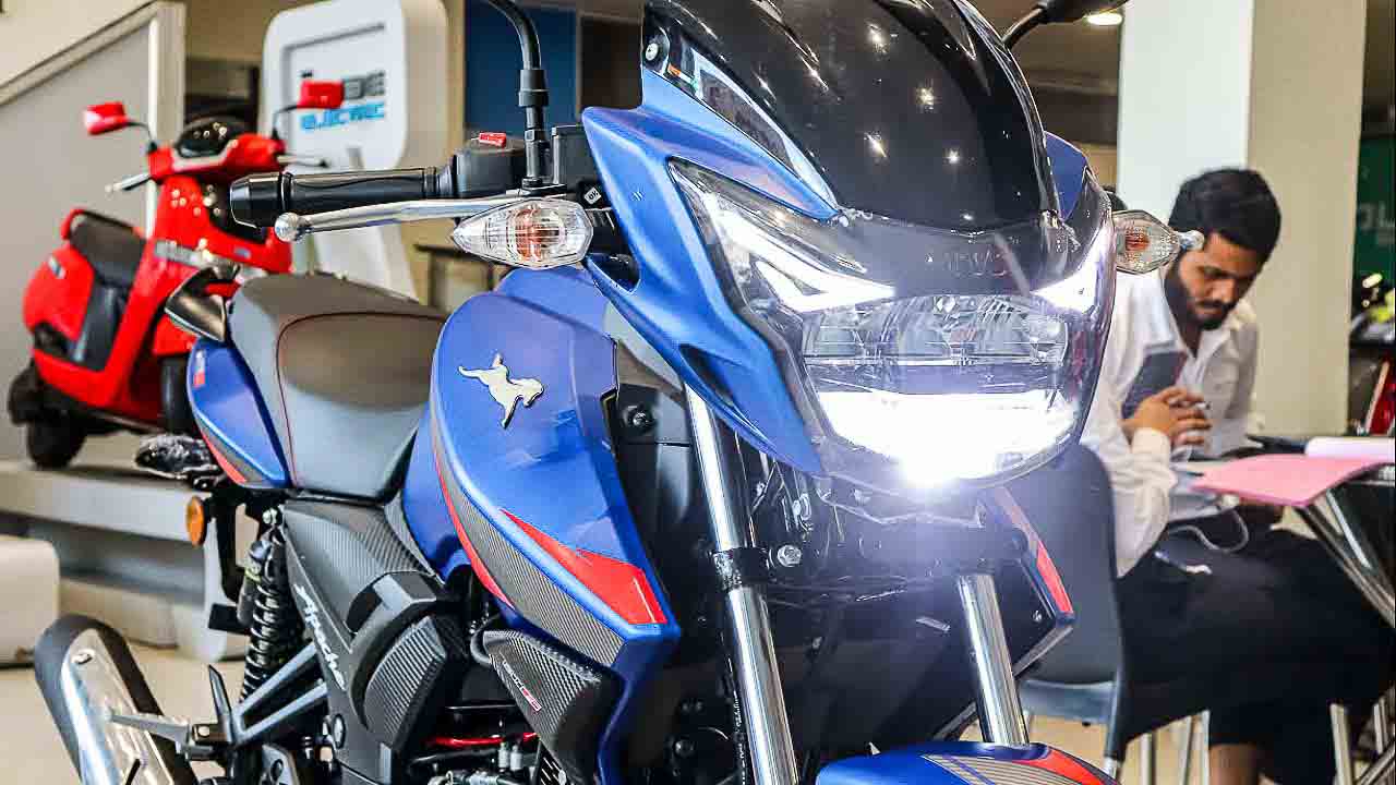 150cc to 200cc Motorcycle Sales Dec 2025 – Apache, Pulsar, Unicorn, XSR, FZ, R15, MT15
